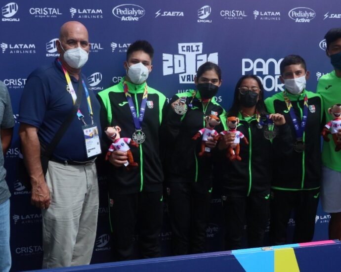 Clavadistas de NL se cuelgan primera medalla para México / Foto: INDE